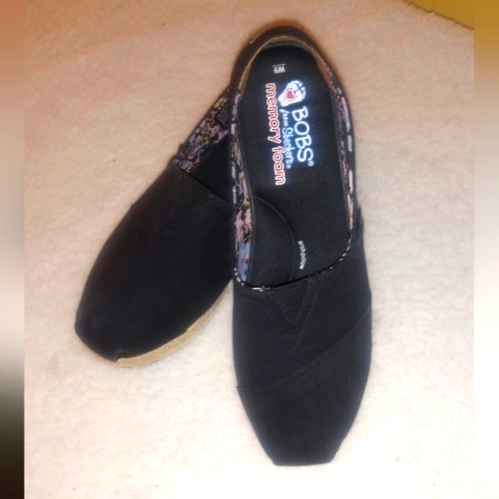 BOB'S by Sketchers memory foam shoes. NWOB